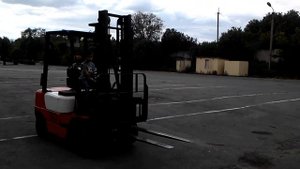 Прикол  самый молодой карщик, водитель погрузчика