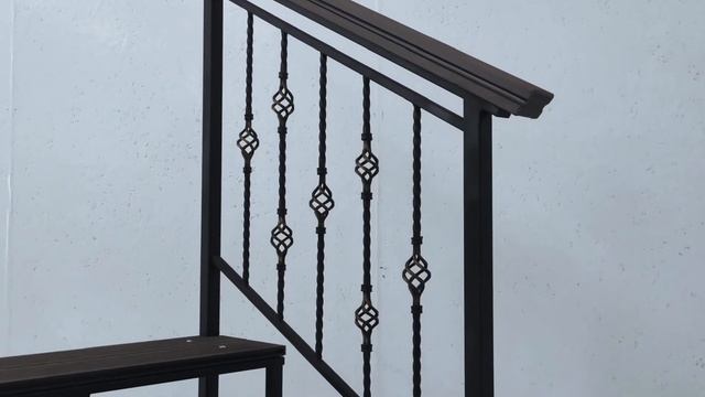 Краткий обзор на уличную лестницу Оптима 3 ступени с коваными перилами "Корзинка" и поручнем ДПК смотреть онлайн