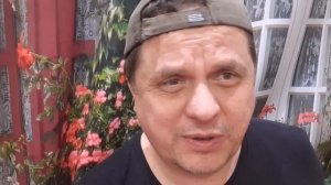 Кто этот Парень с гитарой.Музыкант разбил гитару о брусчатку Красной Площади.