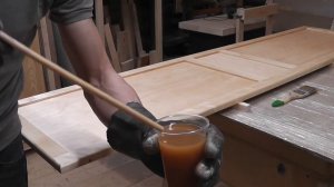 отделка лаком шкафа