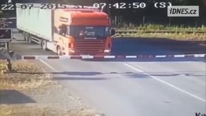 Жесть на железной дороге Слабонервным не смотреть