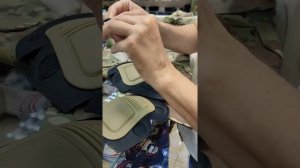 Как вставить наколенники и налокотники в боевой костюм