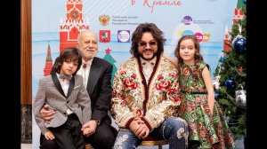 Филипп Киркоров с детьми поздравляет телеканал «Карусель» с Новым годом