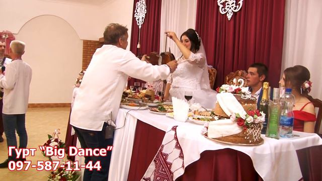 Наречена грає на скрипці смотреть онлайн