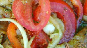 Шашлык из свинины в пивном маринаде с помидорами