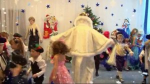 ВЫХОД СНЕЖНОЙ КОРОЛЕВЫ И ВСТРЕЧА С КАЕМ.