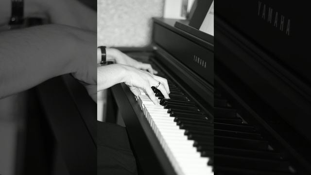 Die Glocken läuten und ihr Klang / Поют сердца колокола MINUS смотреть онлайн