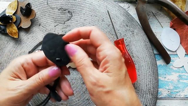 Броши из натуральной кожи от итальянского брэнда.... Процесс работы. смотреть онлайн