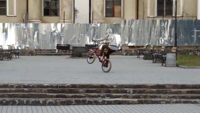 Трюкач велосипедист. Ну нельзя же так с вЕликом ! смотреть онлайн