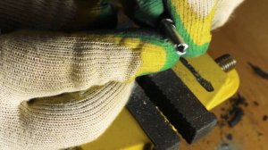 Самодельное приспособление для замены нипелей колеса.