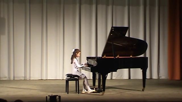 Играет Мария Сергеева