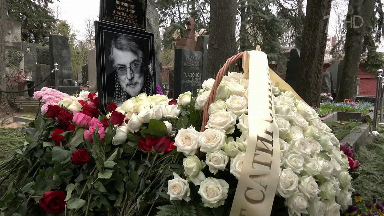 На Новодевичьем кладбище в Москве захоронили прах Александра Ширвиндта