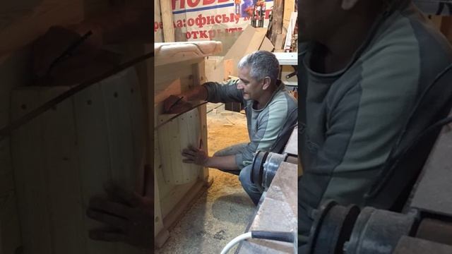 Резьба по дереву болгаркой.Барная стойка. смотреть онлайн