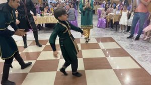 Девушки и Парни Танцует Супер Лезгинка 2021 Avar Dance Group Balaken Lezginka