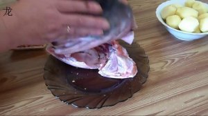 Кета: головы кеты запеченные в духовке. Keta: fish heads baked in the oven.