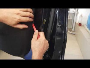 профессионально снимаем обшивку двери на BMW X5 G05