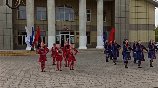 Танцы народов России, флешмоб к Дню народного единства, "Элегия", поселок Комсомолец смотреть онлайн