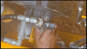 Changing the hydraulic oil of JCB 220-How to remove used oil. Changing the filters. WORKS OF JCB 22