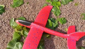 Самолетик из пенопласта