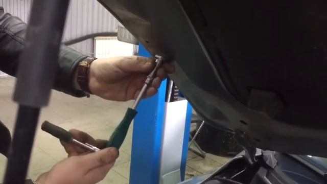 Газовые упоры капота или тюниг по нищему!!! смотреть онлайн