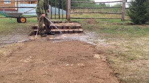 Проливаю дорожку из спилов дерева