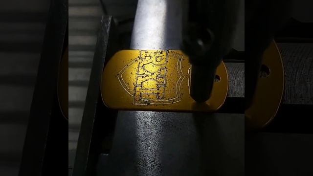 Гравировка на шильдиках. Своё дело на чпу. Алмазный Гравёр. смотреть онлайн