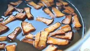 Вареники с картофелем, луком и шкварками