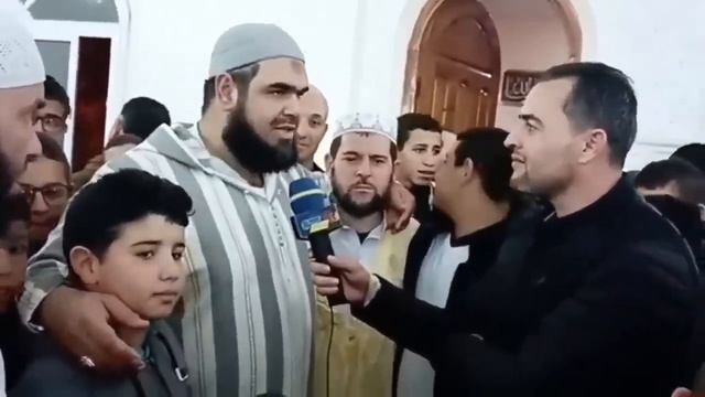A cat storms the mihrab of the imam of a mosque in prayer, Bordj Bou Arreridj,Sheikh Walid Mahassas смотреть онлайн