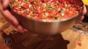 Начос с сальсой и гуакамоле — рецепт Едим ТВ