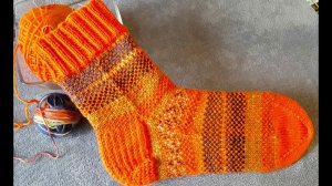 Носки из остатков пряжи лицевыми петлями /Интересная идея