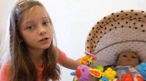 Ева уже взрослая и выбрасывает куклы Беби Бон