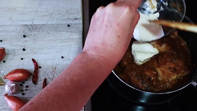 Когда хочется вкусной курочки, готовлю так: превосходит курицу в сливочном соусе...
