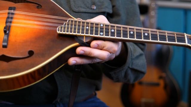 How to Attach a Strap to a Mandolin - Mandolin Lesson смотреть онлайн