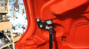 Упор капота Ford Fiesta