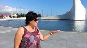 Олимпийский парк. Стелла олимпийского огня и музыкальный фонтан.