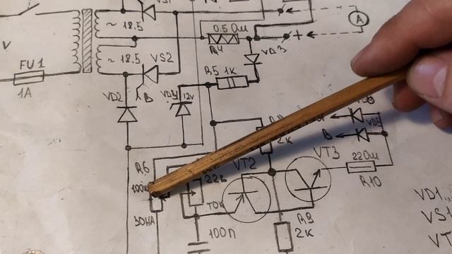 Простое автоматическое зарядное устройство на 2-х тиристорах .
