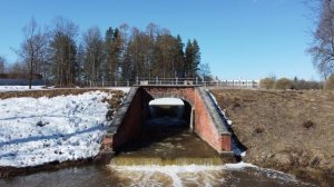 Плотинный мост в Баболовском парке весной