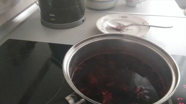 Вкусное варенье из замороженной вишни можно сварить зимой