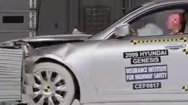 اختبار الامان في جينسس 2010 Genesis crash test смотреть онлайн
