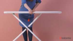 Как установить нужную высоту гладильной доски Brabantia (размер D)
