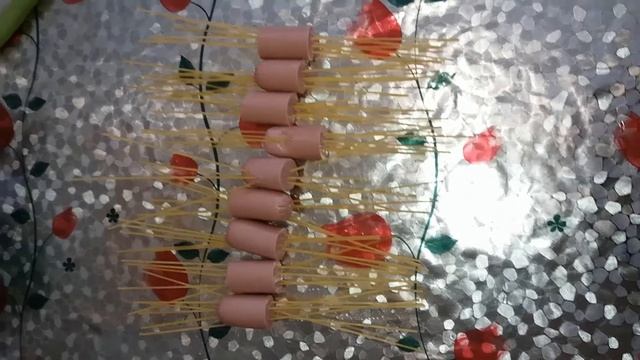 Вкусно готовим.Сосиски с вермишелью.