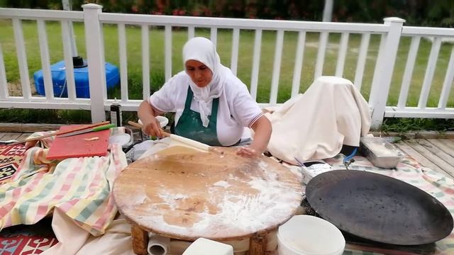 Гёзлеме.  Традиционные очень вкусные турецкие лепешки.  Процесс приготовления
