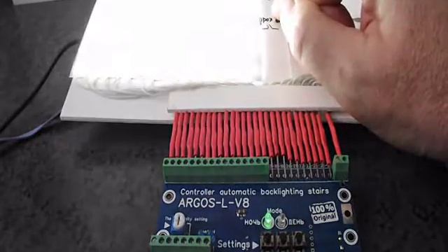 Контроллер управления автоматической подсветкой лестничных пролетов «ARGOS-L-V8» смотреть онлайн