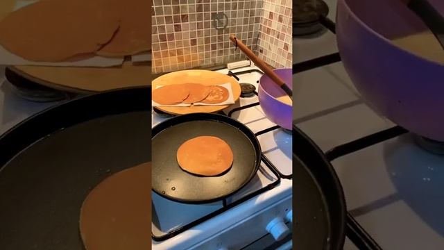 Панкейки рецепт. American pancakes. Американские панкейки. Идея для завтрака. Мёд. Оладушки.