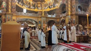 Прокимен на Утрени: "Фавор и Ермон" - диакон Петр и Большой хор Почаевской Лавры