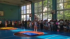 Показательное выступление акробатов в школе №73 на День знаний, 2019