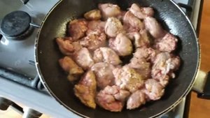 Жареная куриная печень с гречкой.