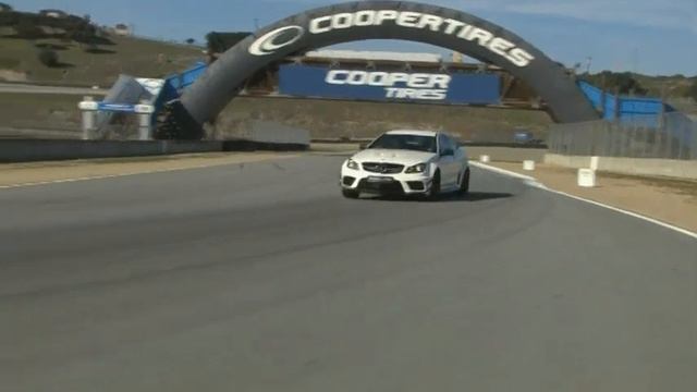 Mercedes C 63 AMG Coupe Black Series in Diamond White смотреть онлайн