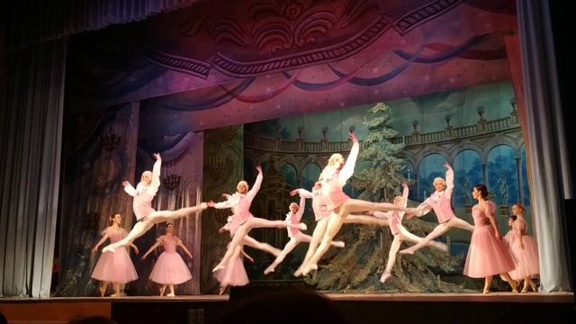 Балет "Щелкунчик" - Вальс цветов смотреть онлайн