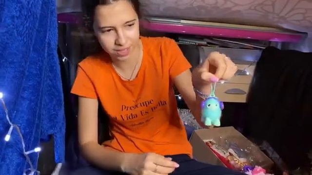 Подарок на НОВЫЙ ГОД ? 24 ЧАСА В ДОМИКЕ ПОД СТОЛОМ смотреть онлайн